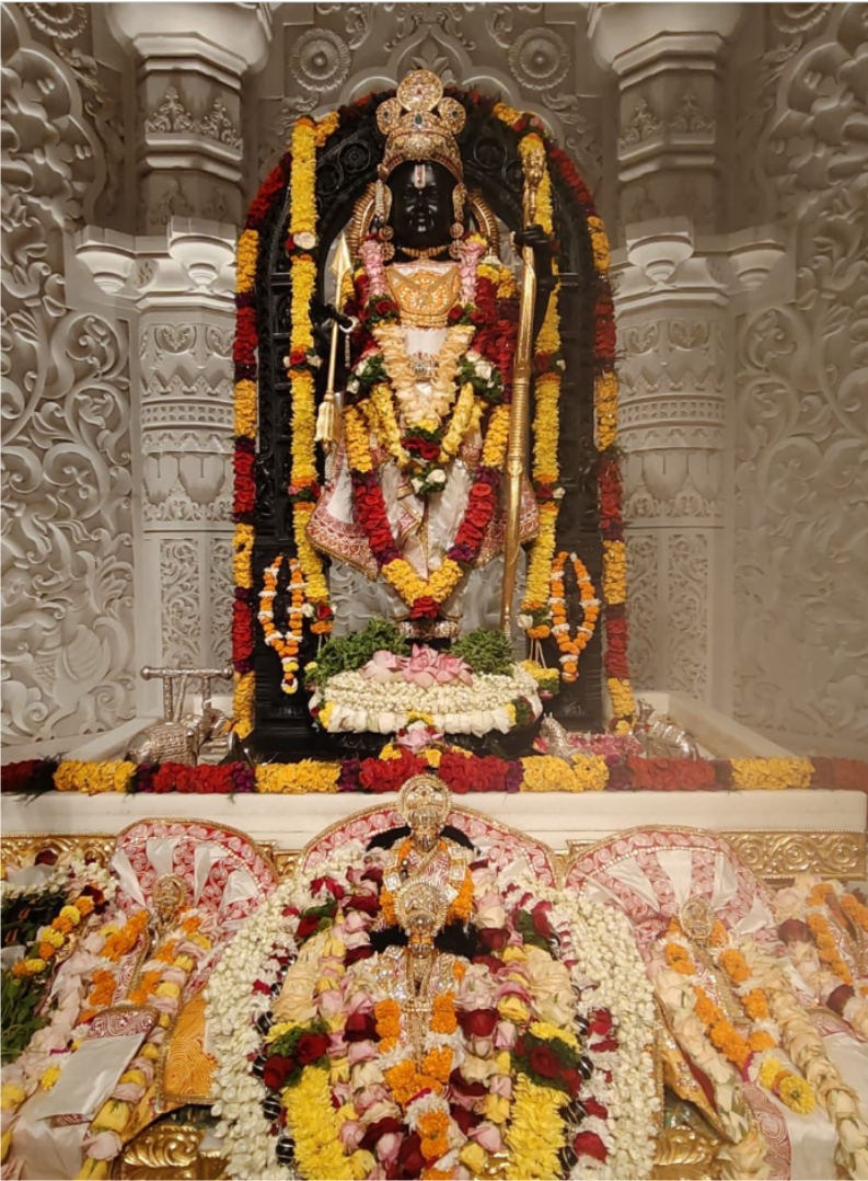 ऐपण कला से सुसज्जित शुभवस्त्रम में सुशोभित हुई अयोध्या में विराजमान भगवान श्रीरामलला