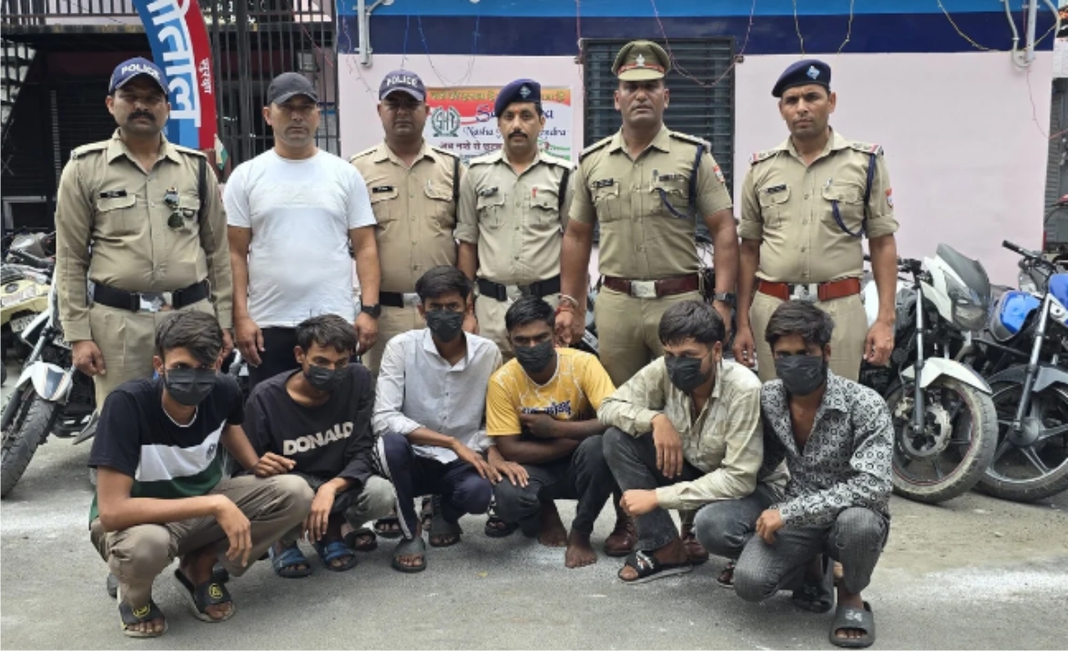 चोरी की 12 मोटरसाइकिलों संग 06 अभियुक्तों को वनभूलपुरा पुलिस ने किया गिरफ्तार