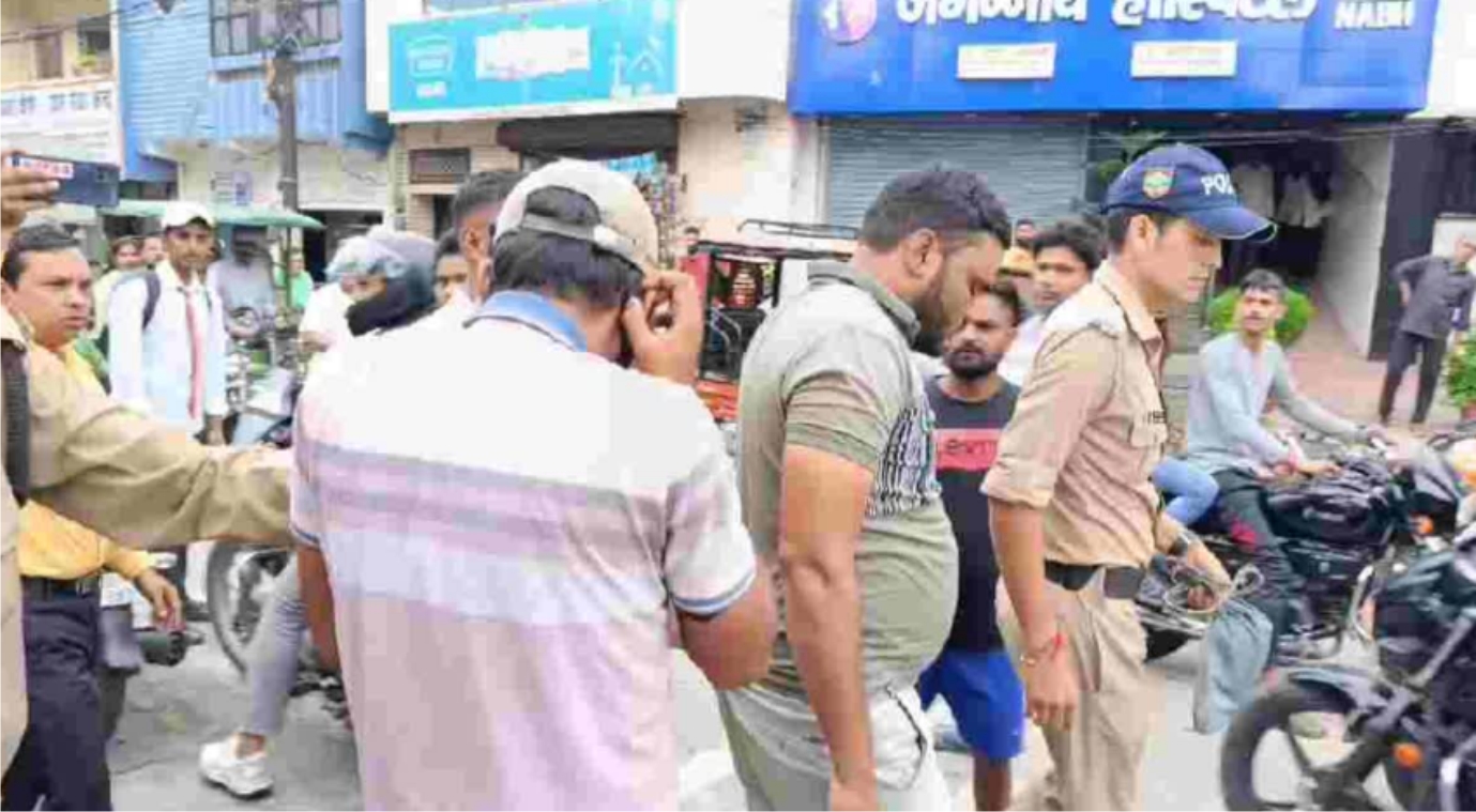 दो युवक द्वारा एटीएम में चिप लगाकर केश निकालने का प्रयास, दोनो गिरफ्तार