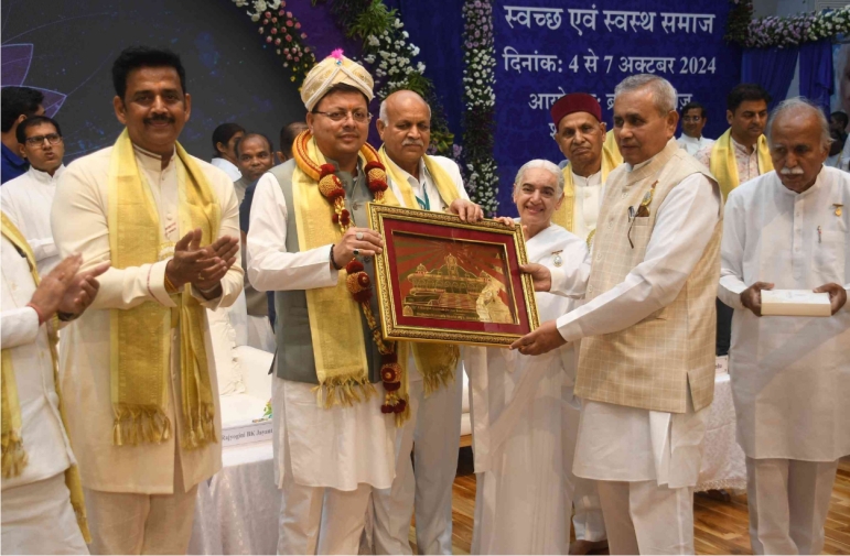 मुख्यमंत्री ने राजस्थान के माउंट आबू स्थित प्रजापिता ब्रह्माकुमारीज ईश्वरीय विश्वविद्यालय द्वारा आयोजित ’ग्लोबल समिट-2024’ में प्रतिभाग किया।