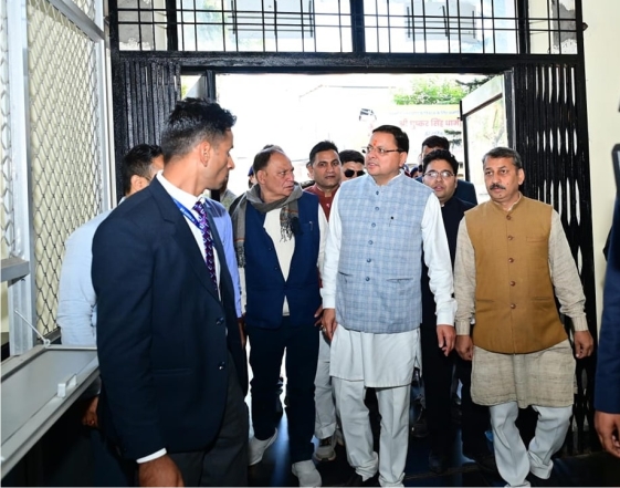 मुख्यमंत्री ने किया हल्द्वानी नगर निगम कार्यालय का निरीक्षण