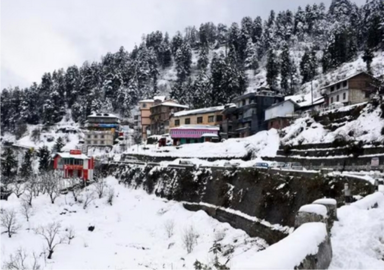 पहाड़ो पर मौसम का बदला मिजाज बर्फबारी शुरू