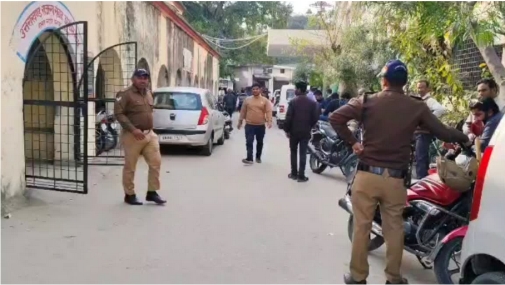 रिश्वत लेते चकबंदी विभाग में एक कानूनगो को गिरफ्तार