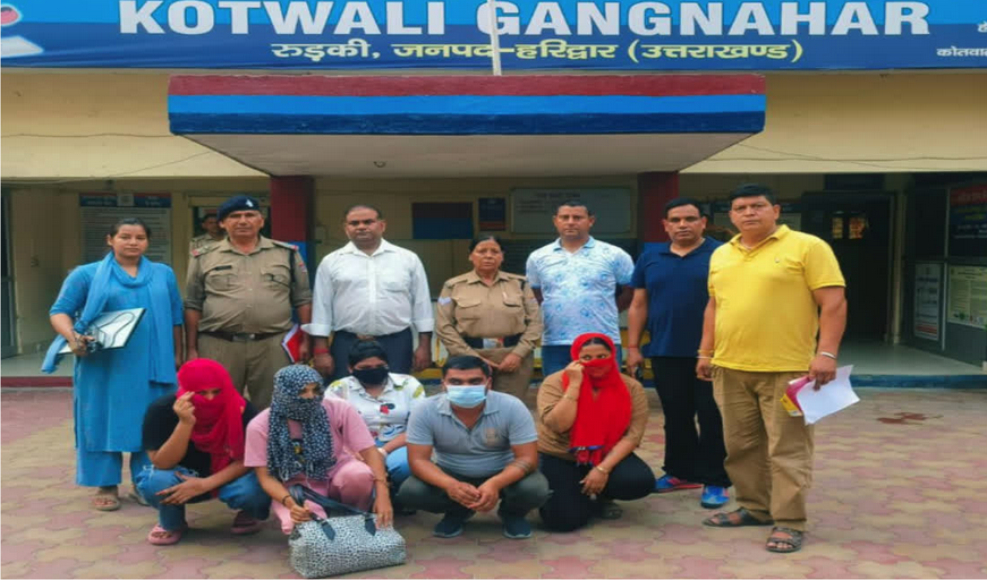 स्पा सेंटर पर छापेमारी, सेक्स रैकेट खुलासा