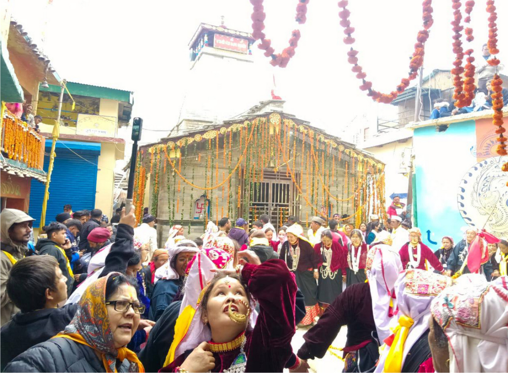 माणा में स्थित श्री घंटाकर्ण महावीर मंदिर के कपाट खुले