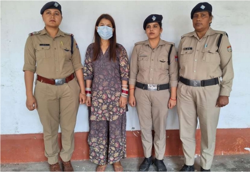 शादी के झांसे देकर लाखों की ठगी और ब्लैकमेलिंग वाली लुटेरी दुल्हन गिरफ्तार
