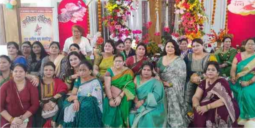 “निधिवन बैंक्वेट हॉल” में महिलाओं ने तीज के गीतों के साथ सावन के झूलों का जी भरकर लिया आनंद