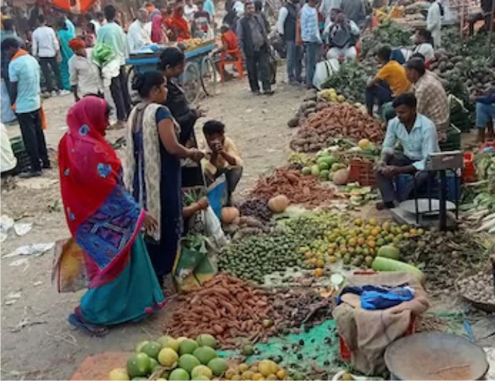 बरसात के कारण सब्जियों के दामों में भारी उछाल