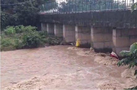 राजधानी में भारी बारिश से रिस्पना नदी का जलस्तर बढ़ा, प्रशासन ने किया अलर्ट जारी
