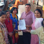 आंगनवाड़ी कार्यकत्रियों ने मेयर दीपक बाली को सौंपा मानदेय वृद्धि को लेकर ज्ञापन
