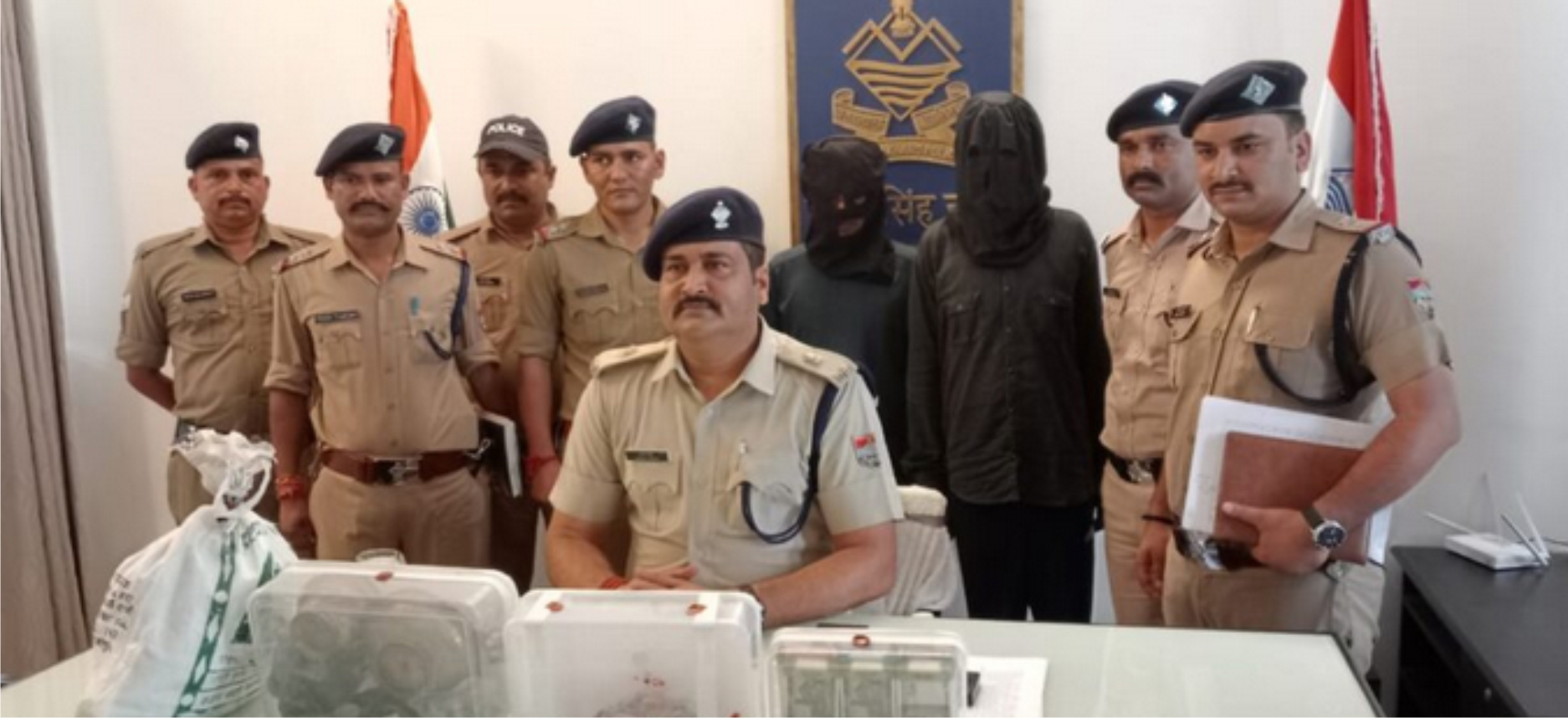 घर का ताला तोड़कर दो लाख रुपये की चोरी करने वाले दो गिरफ्तार