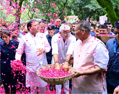एक मुख्यमंत्री के रूप में नहीं, बल्कि एक भाई के रूप में माताओं-बहनों की सेवा में उपस्थित हूं - सीएम धामी