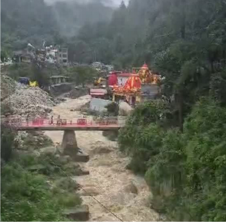 कैंची धाम मंदिर में उफान पर आई शिप्रा नदी