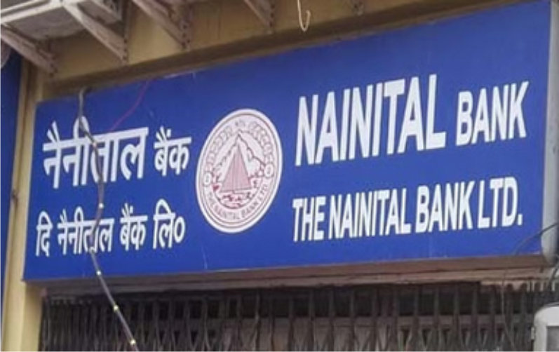दि-नैनीताल बैंक की शाखा में लगी आग