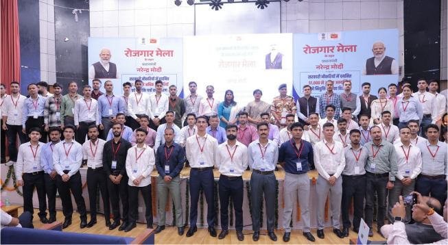 प्रधानमंत्री ने देश भर के 40 विभिन्न स्थानों पर लगभग 51,000 चयनित अभ्यर्थियों को नियुक्ति पत्र जारी किए