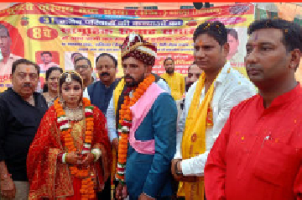 रामलीला मैदान से घोड़ों पर सवार 31 दूल्हों की बारात एक साथ निकाली