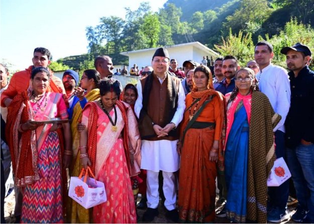 मुख्यमंत्री अपने पैतृक क्षेत्र, कनालीछीना के टुंडीदृबारमौं पहुंच हुए भावुक