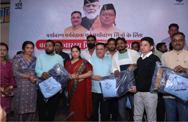 नगर निगम में 190 कर्मियों को वर्दी और स्वास्थ्य सुरक्षा किट वितरण