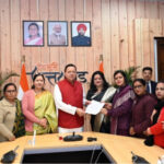 मुख्यमंत्री आवास में आंगनबाड़ी कार्यकत्री/सेविका/ मिनी कर्मचारी संगठन के सदस्यों ने की मुख्यमंत्री से मुलाकात