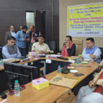 जिला कलेक्ट्रेट सभागार में सांसद अजय भट्ट ने कल्याणकारी योजनाओं की समीक्षा बैठक की