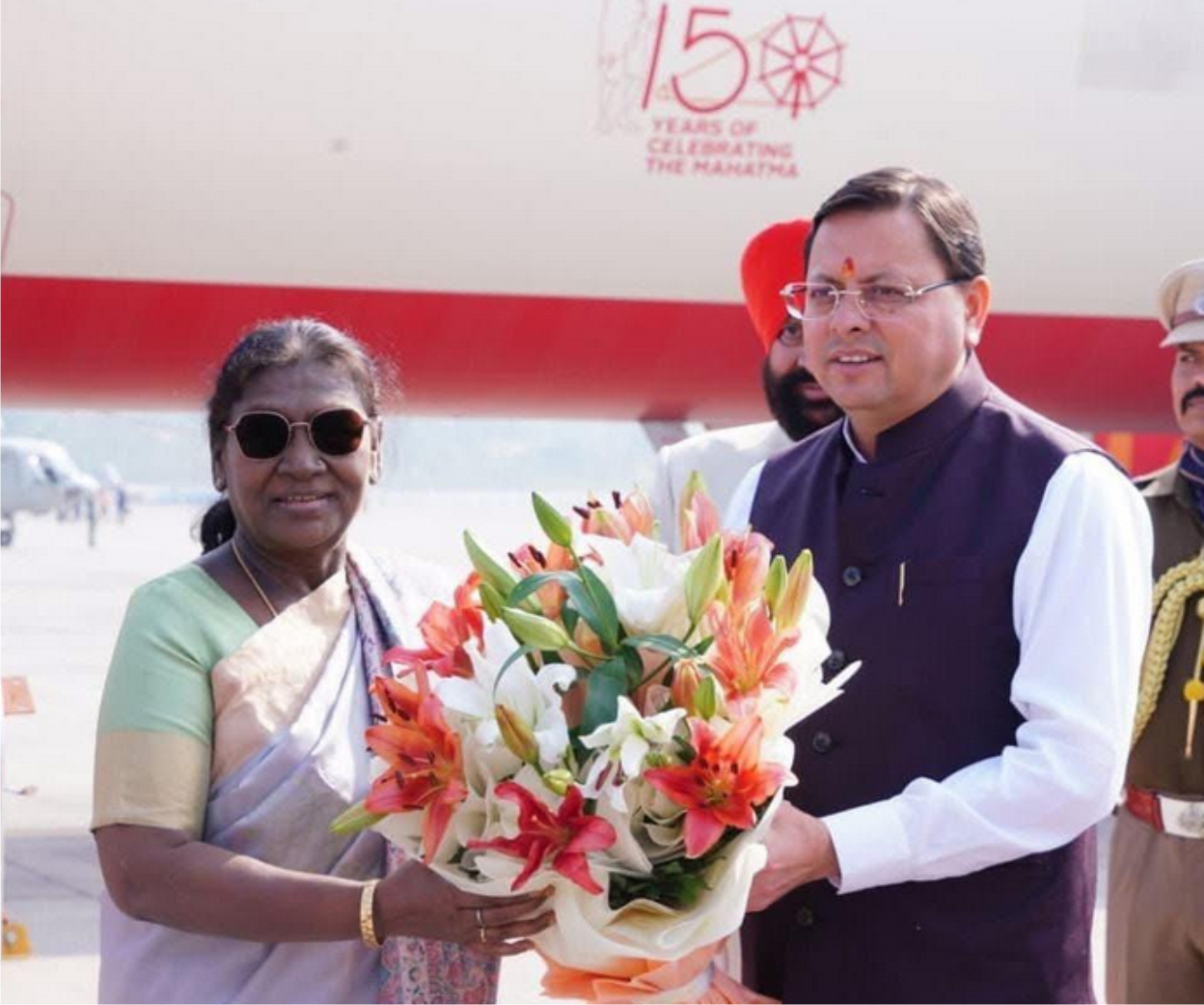 महामहिम राष्ट्रपति श्रीमती द्रौपदी मुर्मु जी का देवभूमि उत्तराखण्ड पहुंची