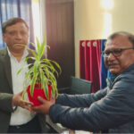 महानिदेशक बंशीधर तिवारी जनपद भ्रमण के दौरान जिला सूचना कार्यालय पहुंचे