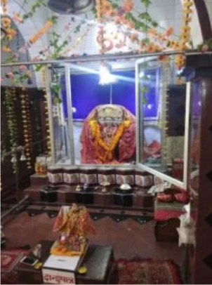 मांँ गायत्री मन्दिर के स्थापना दिवस पर आज छप्पन भोग का आयोजन