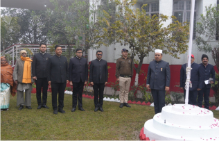 77वॉ गणतंत्र दिवस पर जिला कार्यालय में जिलाधिकारी नितिन सिंह भदौरिया ने ने कियां ध्वजारोहण