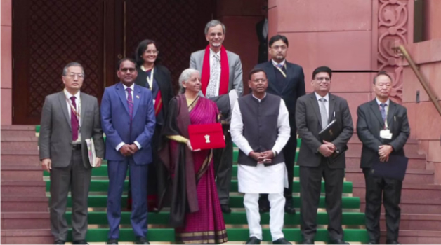 प्रधानमंत्री नरेंद्र मोदी के नेतृत्व वाली सरकार का 15वां बजट आज पेश