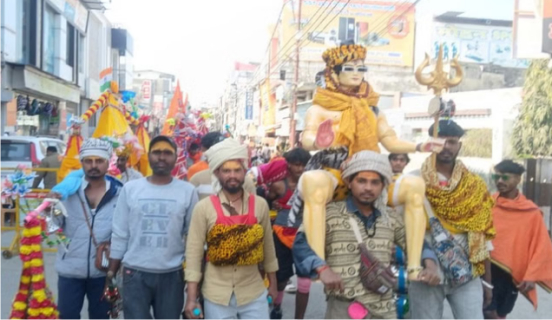 कांवड़िये बम-बम भोले और हर-हर महादेव के जयकारों के गूंजा काशीपुर