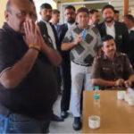 फरार चल रहे अनूप अग्रवाल उर्फ लाला का पुलिस के सामने आत्मसमर्पण