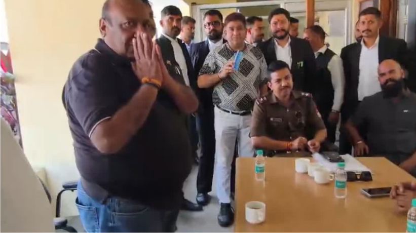 फरार चल रहे अनूप अग्रवाल उर्फ लाला का पुलिस के सामने आत्मसमर्पण