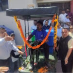 नगर निगम को नैनी पेपर्स द्वारा उपलब्ध कराई गई 10 ई-रिक्शा टिपर