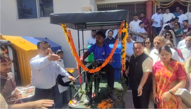 नगर निगम को नैनी पेपर्स द्वारा उपलब्ध कराई गई 10 ई-रिक्शा टिपर