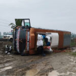 गदरपुर बाईपास पर यात्रियों से भरी डबल डेकर बस अनियंत्रित होकर पलटी, 7 यात्री घायल