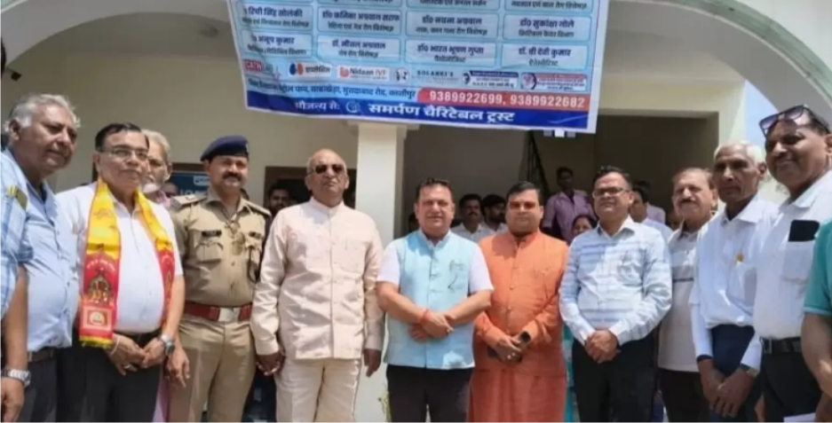 काशी विश्वनाथ टैक्सटाइल में लगा निःशुल्क स्वास्थ्य चिकित्सा शिविर