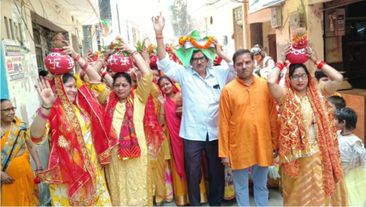 शिव मन्दिर में श्रीमद्भागवत कथा से पूर्व महिलाओं ने निकाली गई कलश यात्रा
