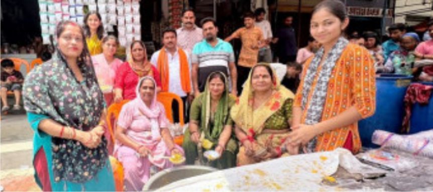 श्री विवेक प्रेम ट्रस्ट ने बांटा श्रद्धालुओं के लिए खिचड़ी एवं शरबत का प्रसाद