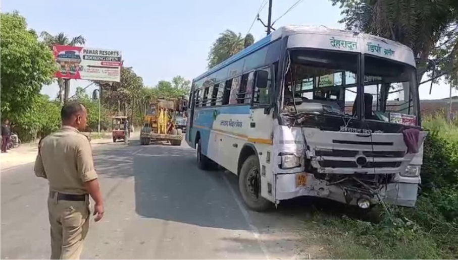 काशीपुर में सड़क हादसा, तेज रफ्तार रोडवेज बस दुर्घटनाग्रस्त 13 यात्री घायल