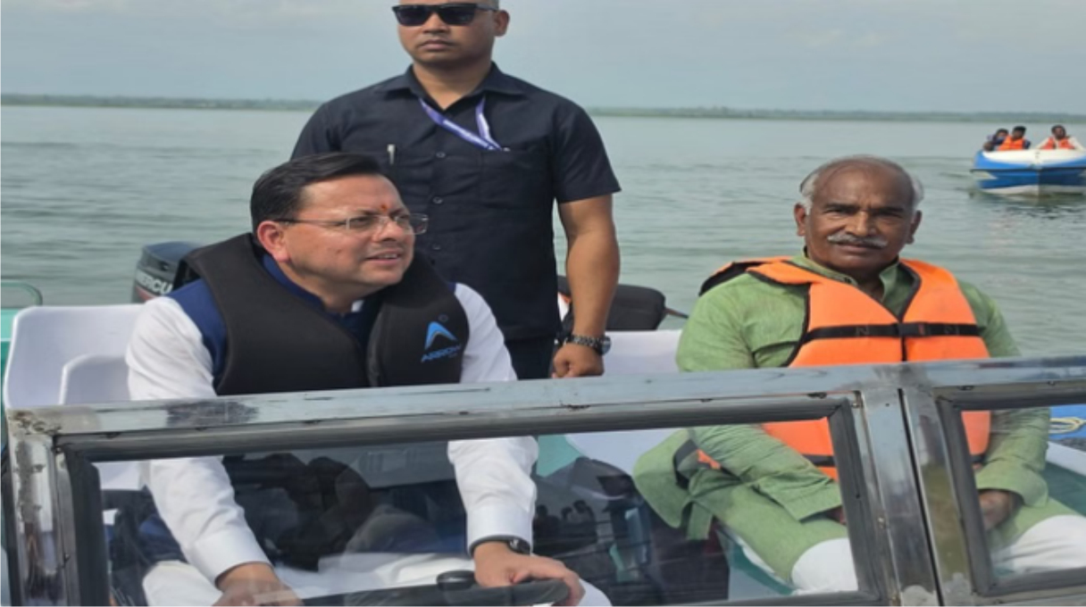मुख्यमंत्री ने किया विधायक अरविंद पांडेय के साथ जलाशय में मोटर बोट से भ्रमण