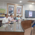 आयुष विभाग की टीम द्वारा सभी को योग ब्रेक व नमस्ते ऐप डाउनलोड कराया