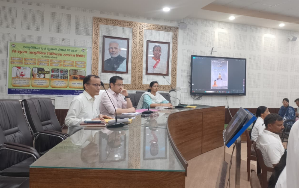 आयुष विभाग की टीम द्वारा सभी को योग ब्रेक व नमस्ते ऐप डाउनलोड कराया