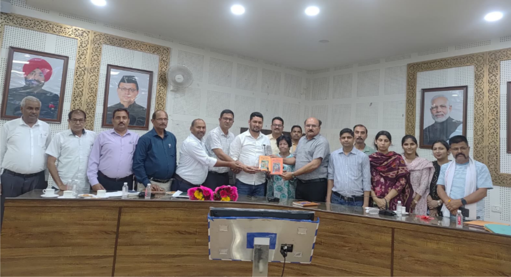 क्रिमसन वर्ड स्कूल से सम्बन्धित विभिन्न शिकायतों एवं विद्यालय को अचानक बंद किए जाने के प्रकरण पर आवश्यक बैठक का आयोजन
