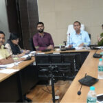 विशेष गहन पुनरीक्षण - भारत निर्वाचन आयोग की तीन सदस्य टीम ने ली जिला सभागार में रजिस्ट्रीकरण अधिकारी, बीएलओ, सुपरवाईजर के साथ बैठक