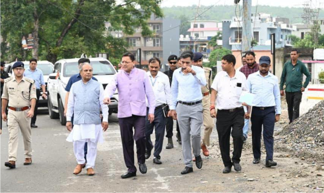 मुख्यमंत्री ने किया नंदा की चौकी पुल के एप्रोच रोड के पुनर्निर्माण कार्य का निरीक्षण