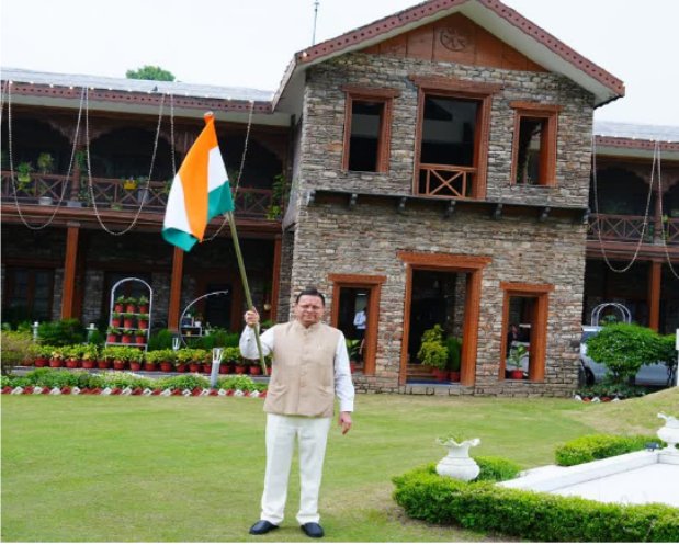 मुख्यमंत्री ने सीएम आवास में तिरंगा लगाकर ‘हर घर तिरंगा’ अभियान का दिया संदेश