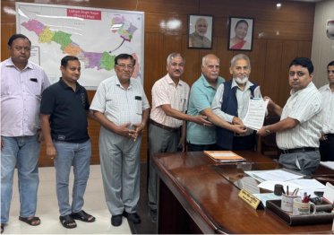 काशीपुर इंडस्ट्रियल एस्टेट एसोसिएशन के एक प्रतिनिधिमंडल ने की लीज पर आवंटित औद्योगिक भूखण्डों को फ्रीहोल्ड करने की लिये जिलाधिकारी को दिया एक ज्ञापन