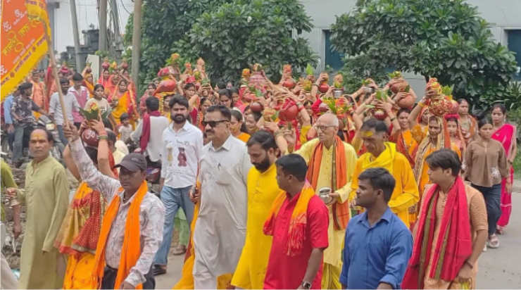 दुर्गा कॉलोनी में निकली कलश यात्रा