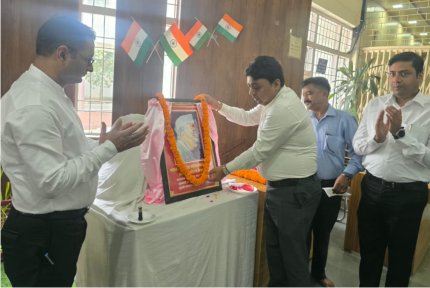 जिलाधिकारी ने पंत जी की 139वीं जयंती के अवसर पर कलेक्ट्रेट परिसर में दी श्रद्धासुमन अर्पित कर श्रद्धांजलि
