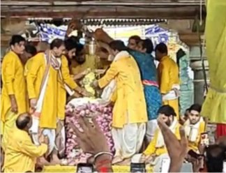 राधाष्टमी: ब्रह्म मुहूर्त में हुआ श्री राधारानी का महाअभिषेक